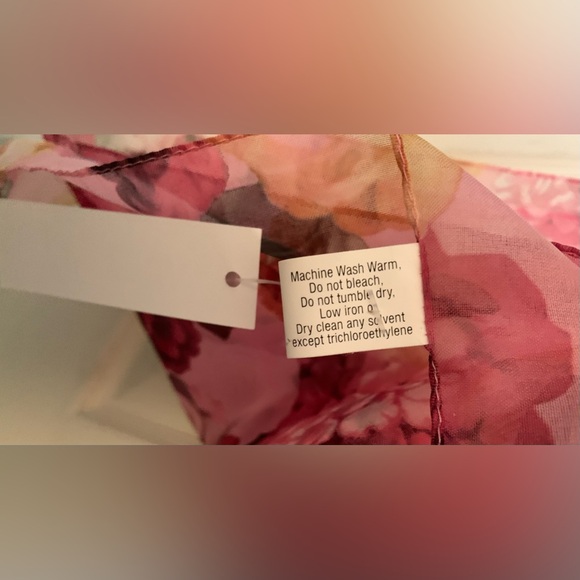 Villa Flora Beautiful Italian Floral Scarf NWT - Picture 4 of 5